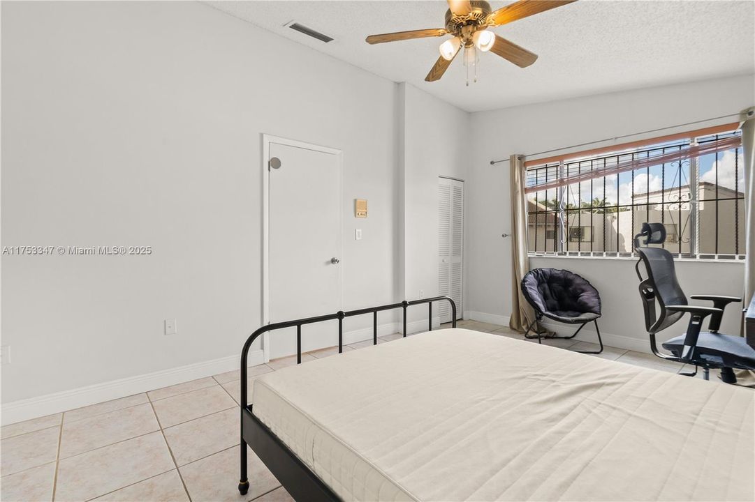 Recientemente alquilado: $3,200 (3 camas, 3 baños, 1744 Pies cuadrados)