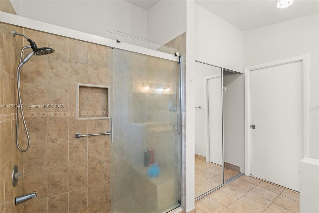 Recientemente alquilado: $3,200 (3 camas, 3 baños, 1744 Pies cuadrados)