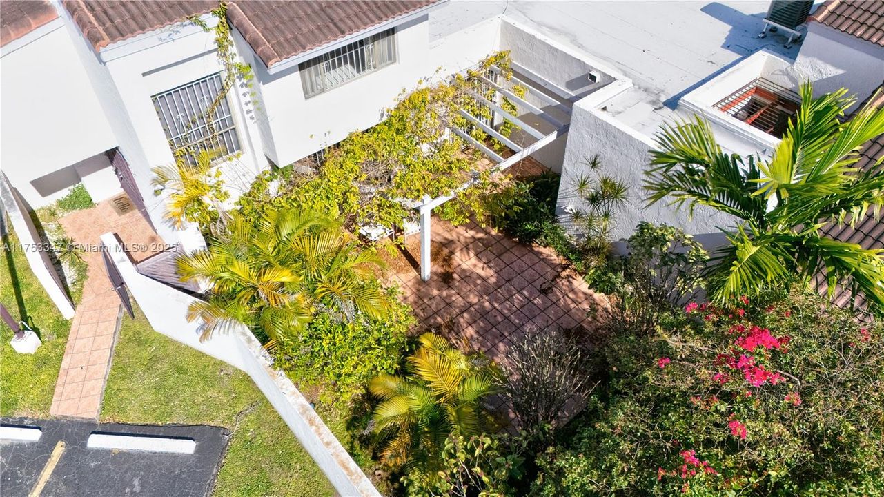 Recientemente alquilado: $3,200 (3 camas, 3 baños, 1744 Pies cuadrados)