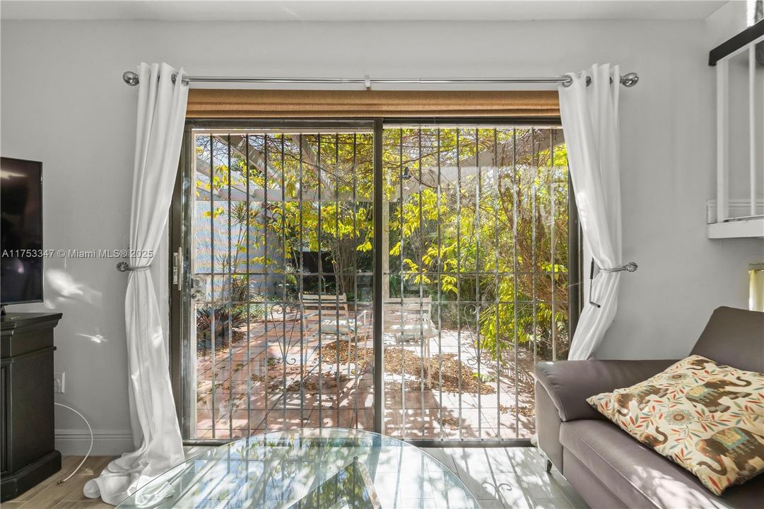 Recientemente alquilado: $3,200 (3 camas, 3 baños, 1744 Pies cuadrados)