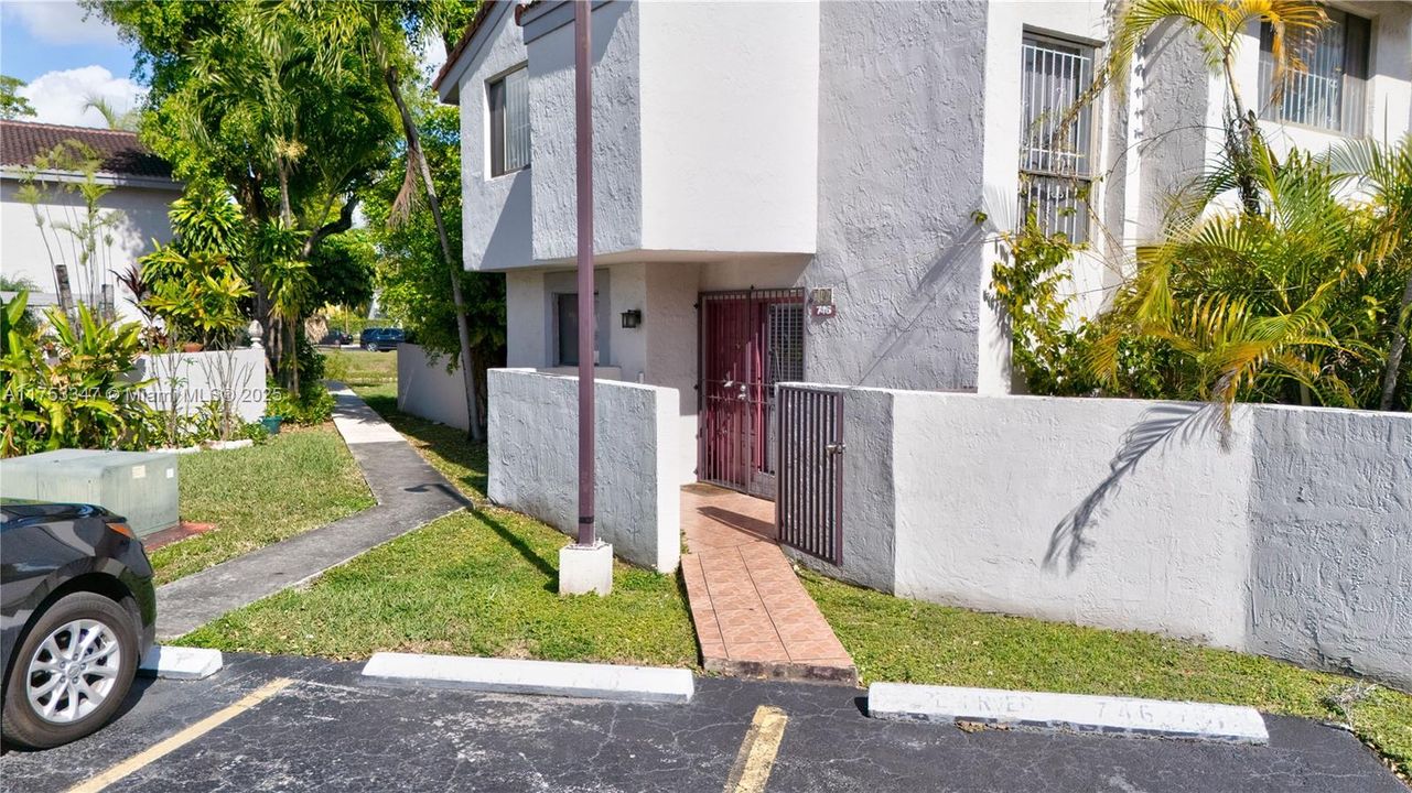 Recientemente alquilado: $3,200 (3 camas, 3 baños, 1744 Pies cuadrados)