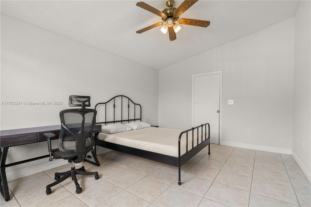 Recientemente alquilado: $3,200 (3 camas, 3 baños, 1744 Pies cuadrados)