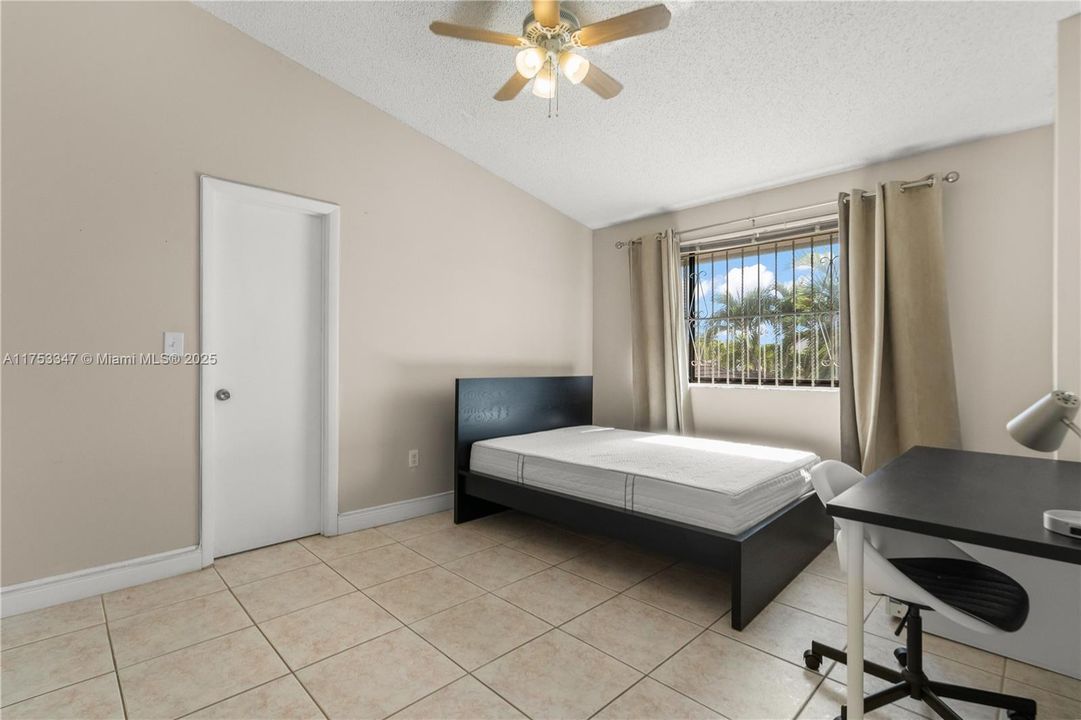 Recientemente alquilado: $3,200 (3 camas, 3 baños, 1744 Pies cuadrados)