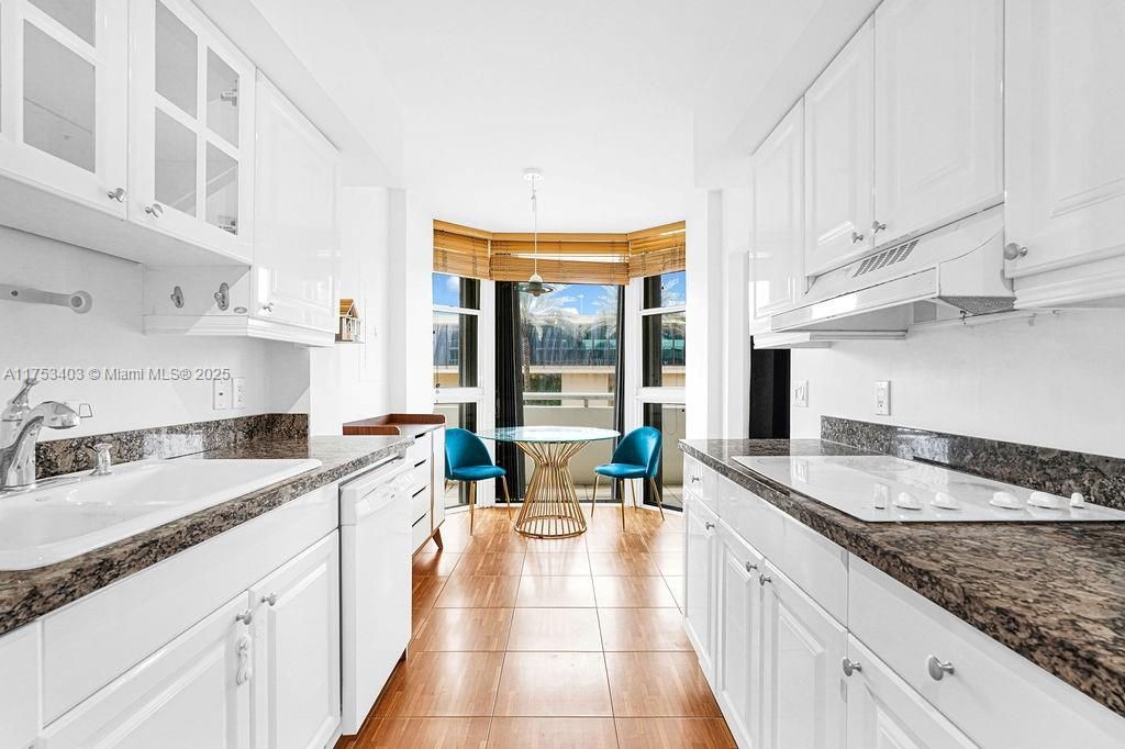 For Sale: $795,000 (2 beds, 2 baths, 1710 Square Feet)