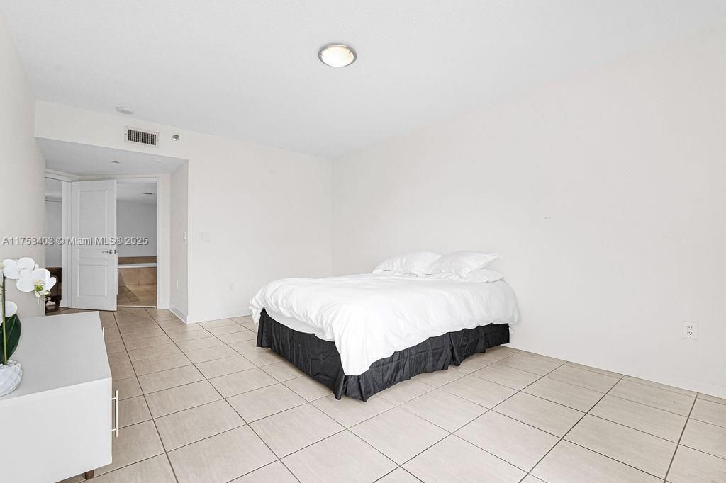 For Sale: $795,000 (2 beds, 2 baths, 1710 Square Feet)