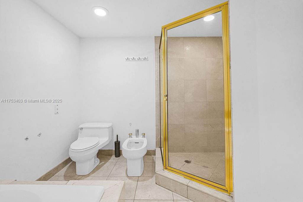 For Sale: $795,000 (2 beds, 2 baths, 1710 Square Feet)