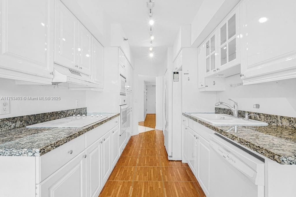 For Sale: $795,000 (2 beds, 2 baths, 1710 Square Feet)