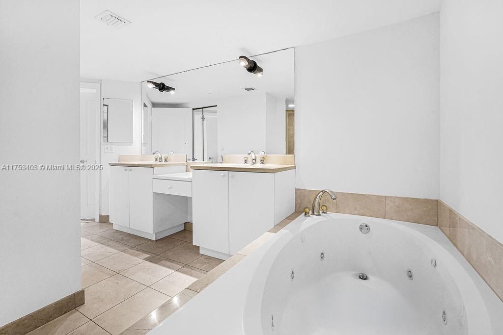 For Sale: $795,000 (2 beds, 2 baths, 1710 Square Feet)