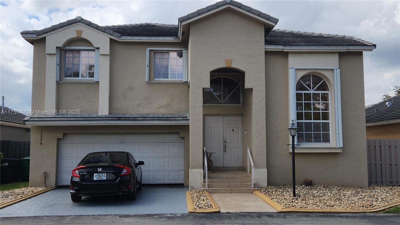 最近售出: $644,990 (4 贝兹, 2 浴室, 0 平方英尺)