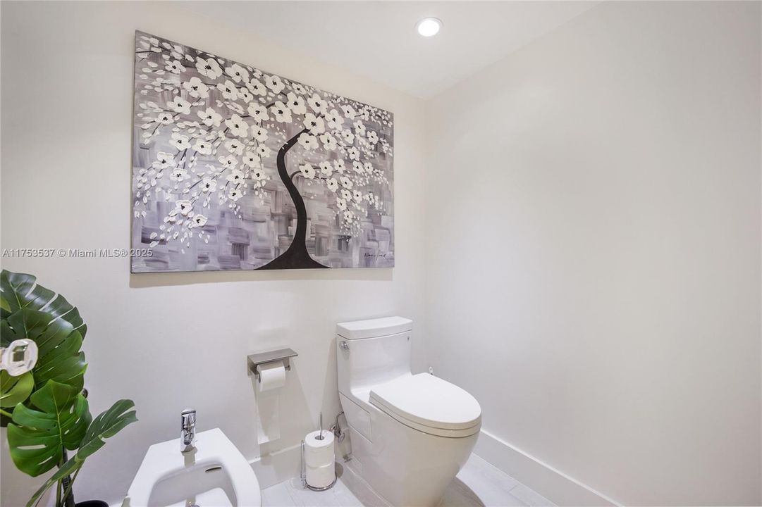 Vendido Recientemente: $1,350,000 (2 camas, 2 baños, 1715 Pies cuadrados)