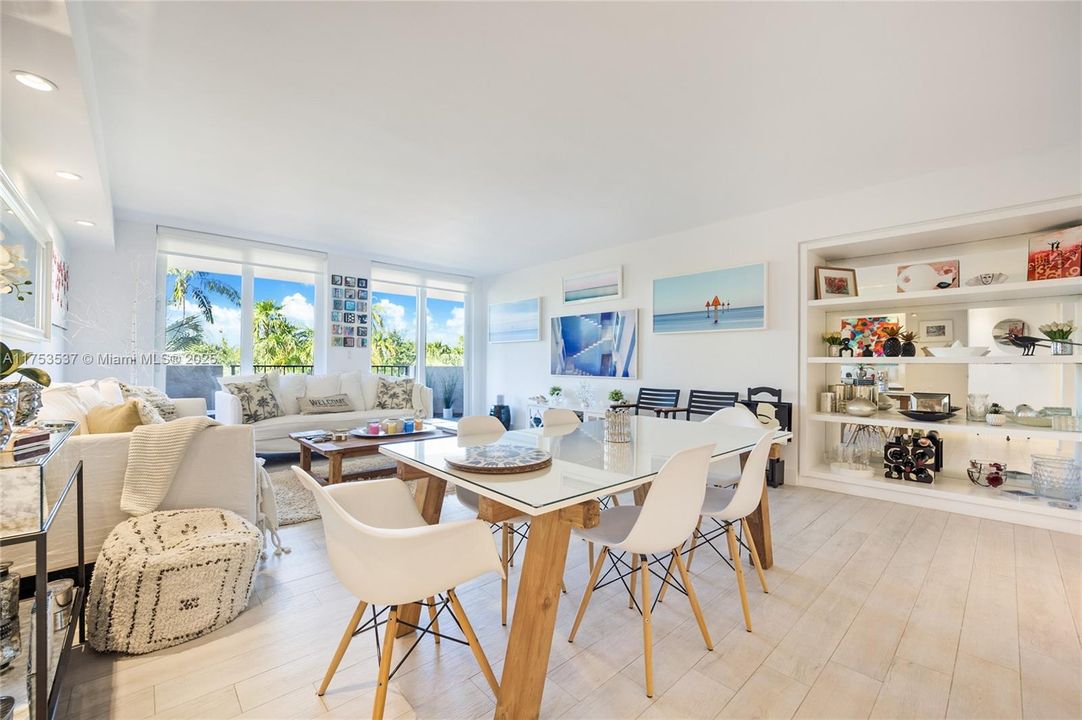 Vendido Recientemente: $1,350,000 (2 camas, 2 baños, 1715 Pies cuadrados)