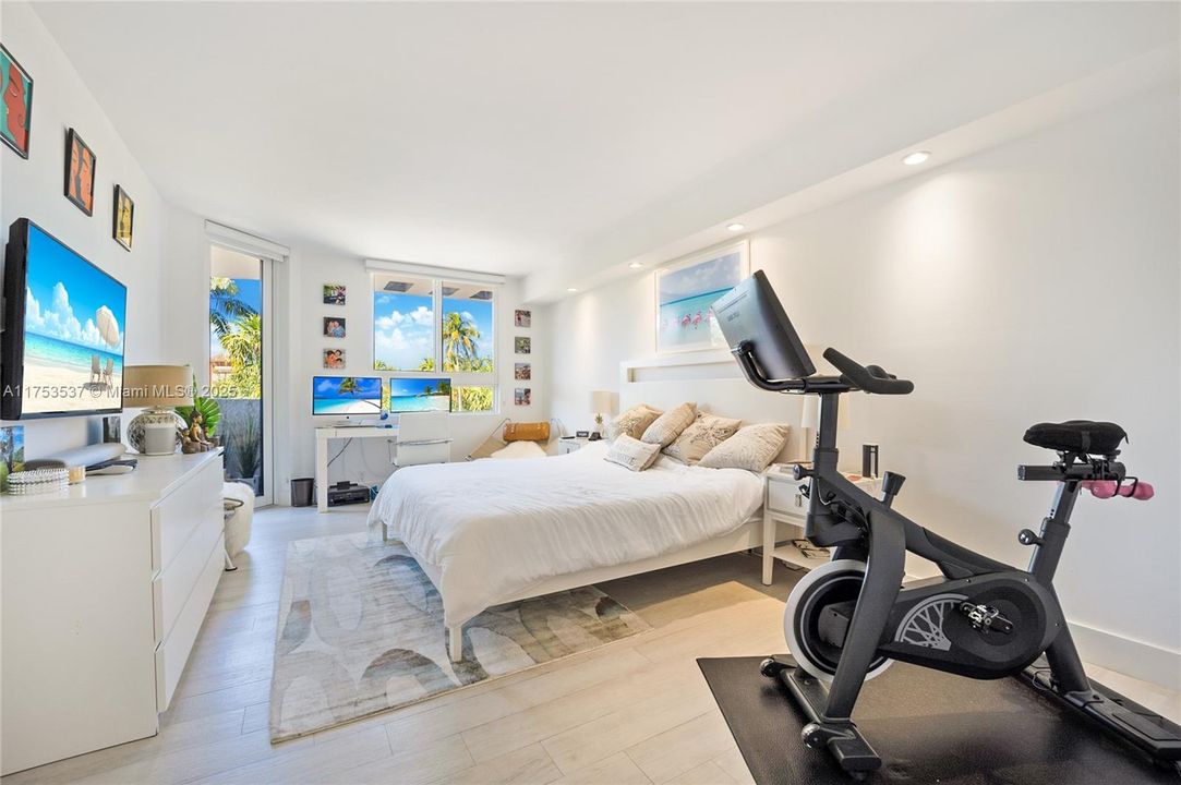 Vendido Recientemente: $1,350,000 (2 camas, 2 baños, 1715 Pies cuadrados)