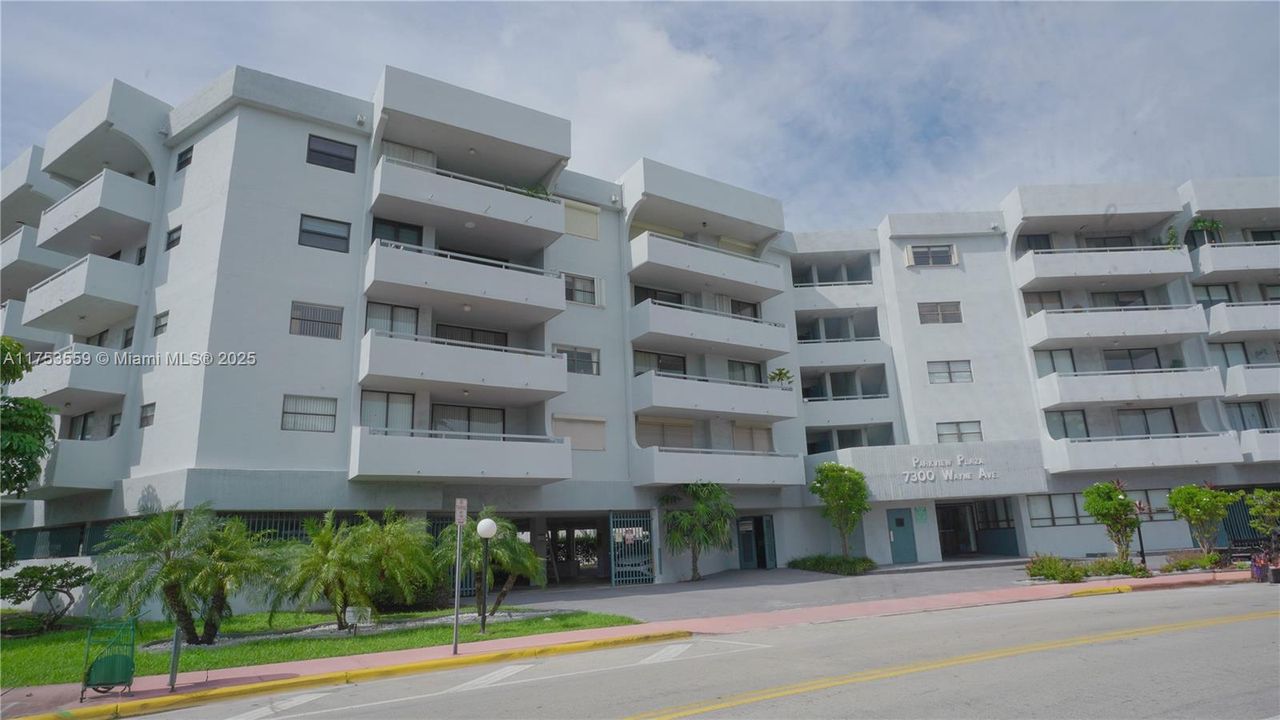 For Sale: $345,000 (2 beds, 2 baths, 1069 Square Feet)
