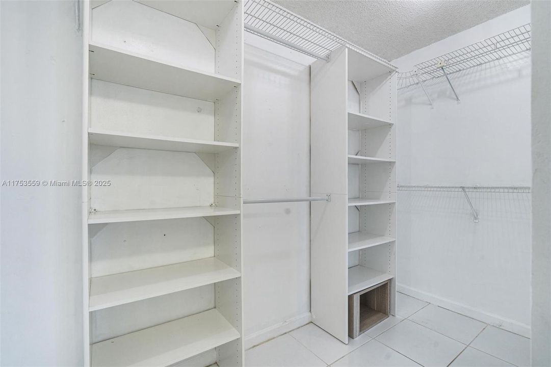 For Sale: $345,000 (2 beds, 2 baths, 1069 Square Feet)
