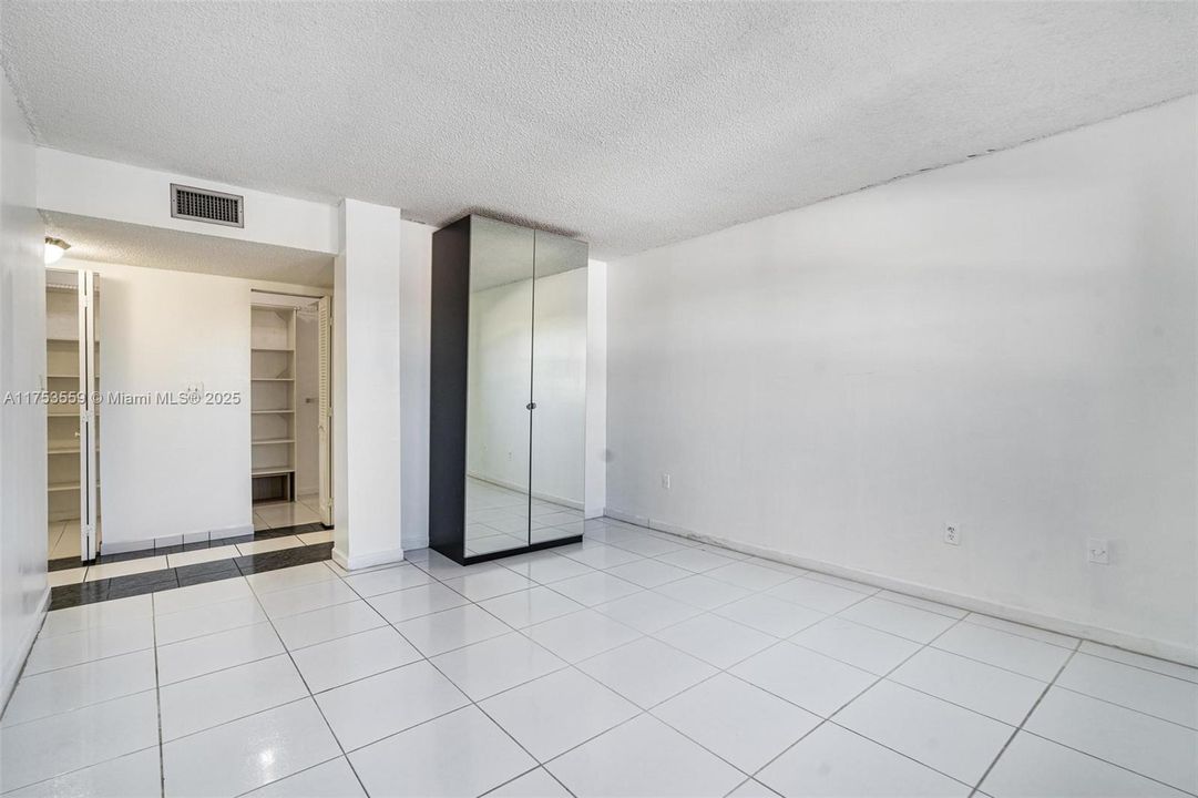 For Sale: $345,000 (2 beds, 2 baths, 1069 Square Feet)