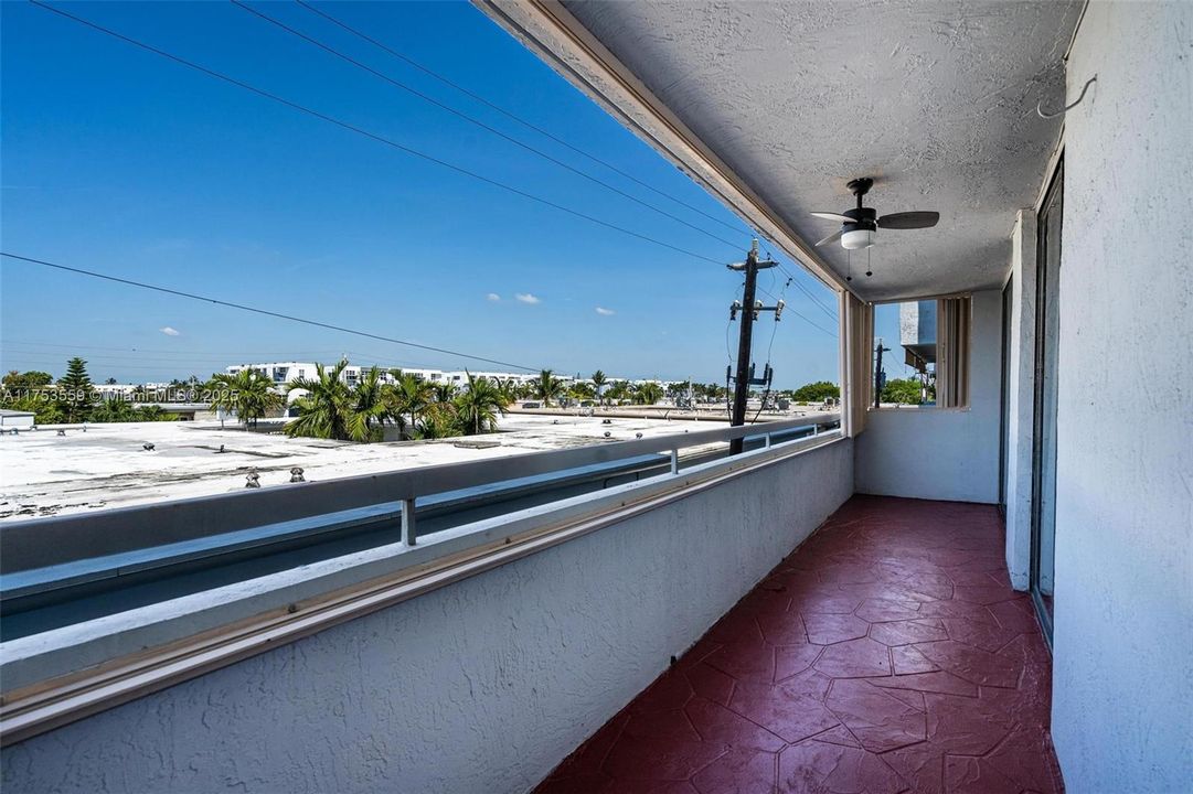 For Sale: $345,000 (2 beds, 2 baths, 1069 Square Feet)