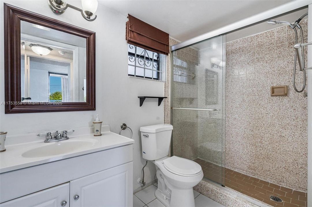 For Sale: $345,000 (2 beds, 2 baths, 1069 Square Feet)