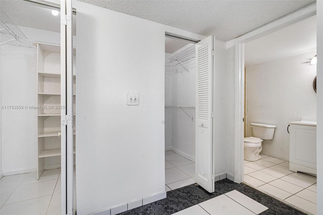 For Sale: $345,000 (2 beds, 2 baths, 1069 Square Feet)