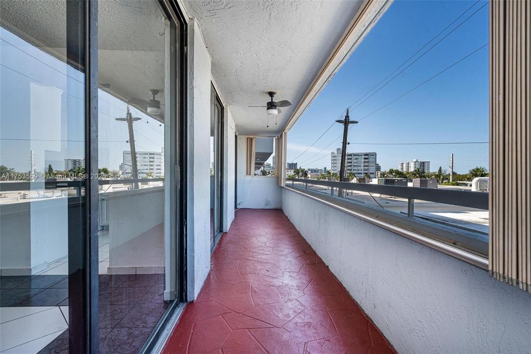 For Sale: $345,000 (2 beds, 2 baths, 1069 Square Feet)