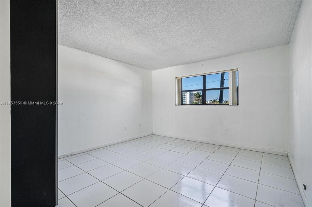 For Sale: $345,000 (2 beds, 2 baths, 1069 Square Feet)