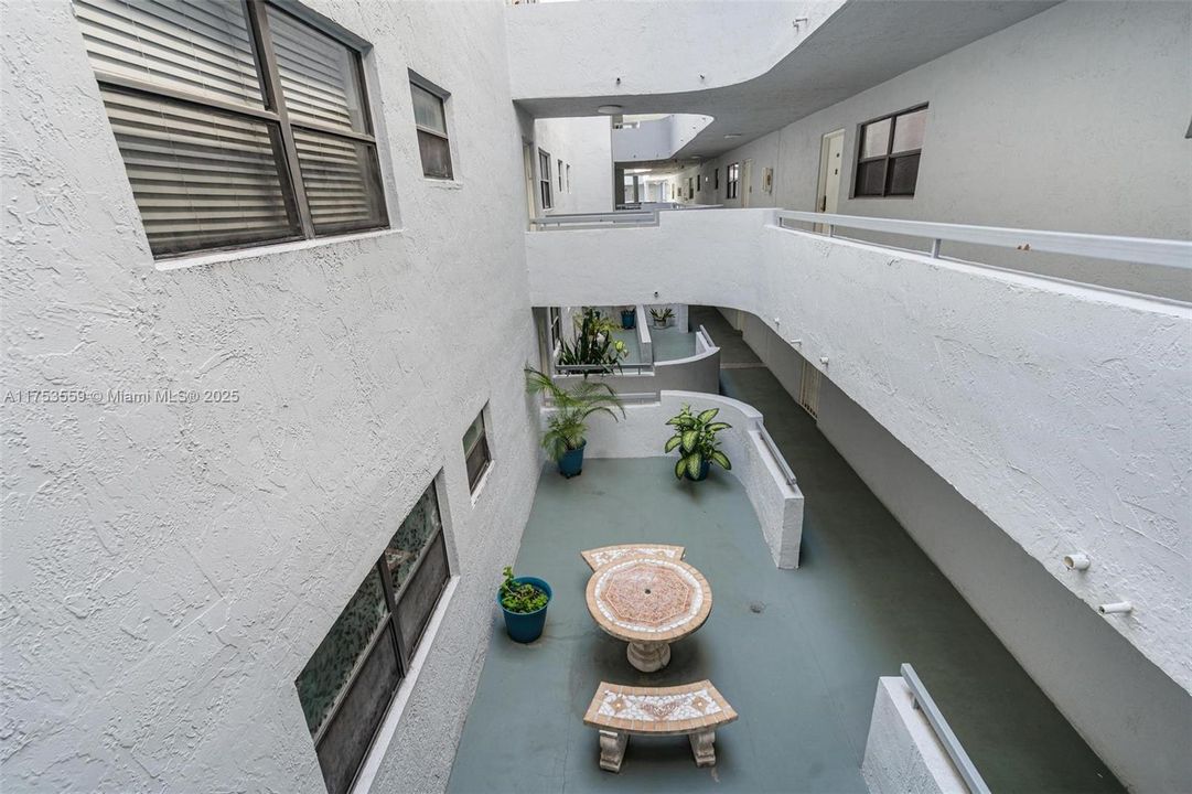 For Sale: $345,000 (2 beds, 2 baths, 1069 Square Feet)