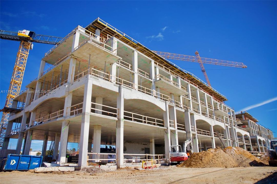 Active With Contract: $1,975,000 (2 beds, 2 baths, 2205 Square Feet)