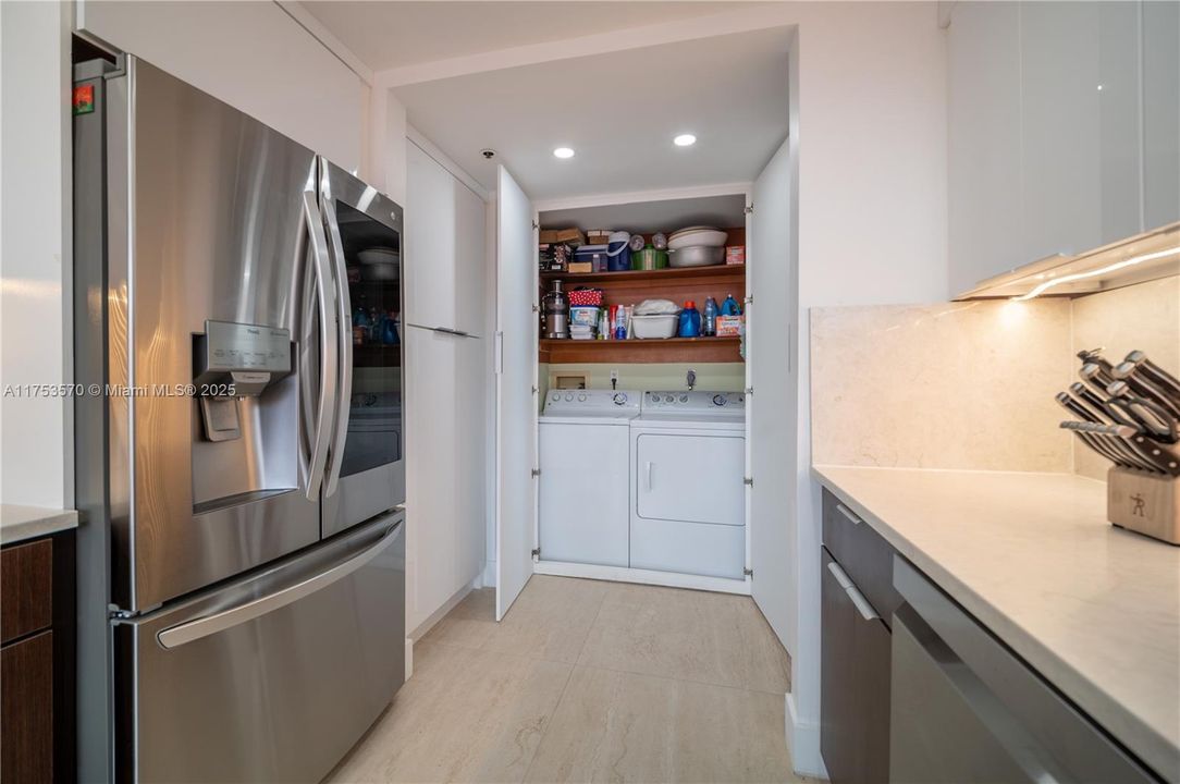 Vendido Recientemente: $1,199,000 (2 camas, 2 baños, 1895 Pies cuadrados)