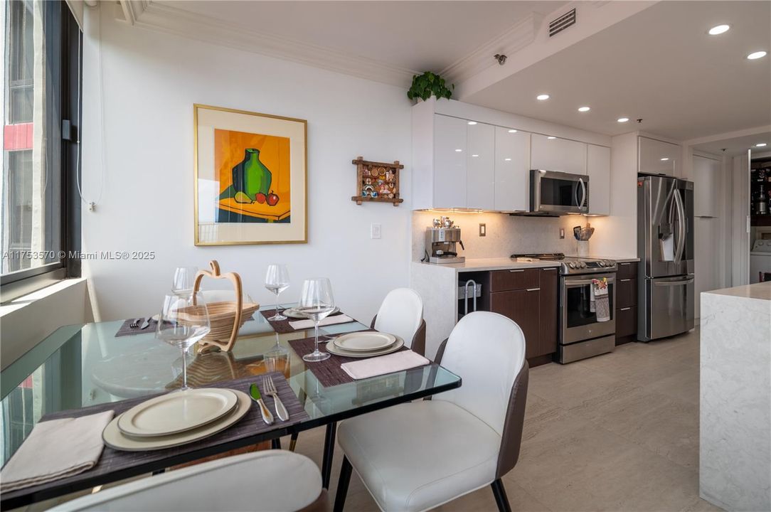 Vendido Recientemente: $1,199,000 (2 camas, 2 baños, 1895 Pies cuadrados)