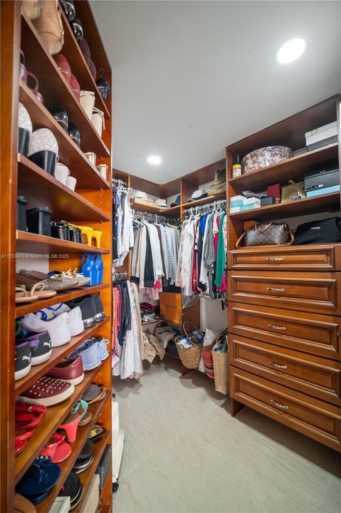 Vendido Recientemente: $1,199,000 (2 camas, 2 baños, 1895 Pies cuadrados)