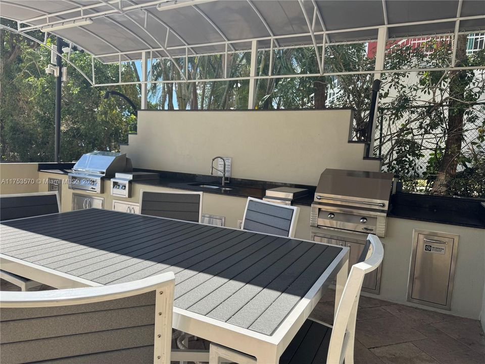 Vendido Recientemente: $1,199,000 (2 camas, 2 baños, 1895 Pies cuadrados)