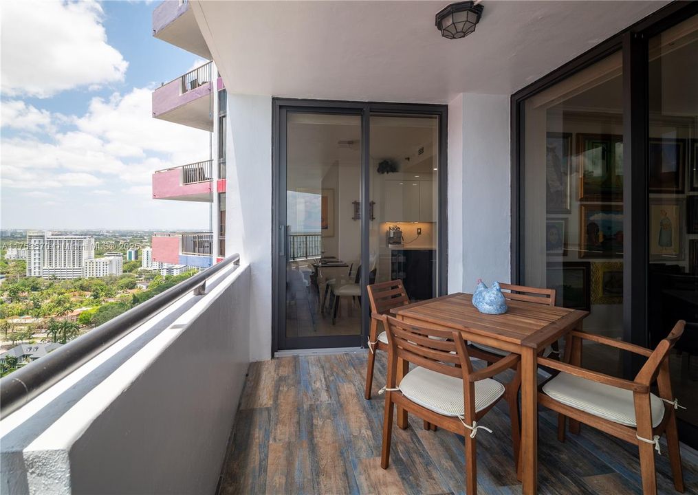 Vendido Recientemente: $1,199,000 (2 camas, 2 baños, 1895 Pies cuadrados)