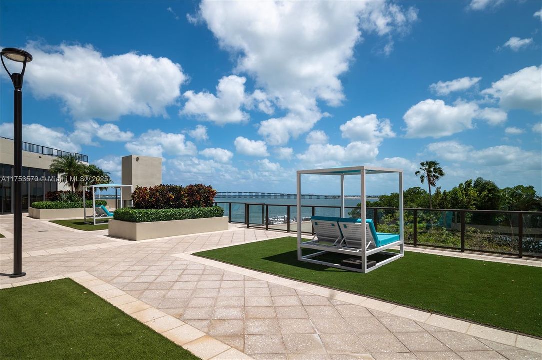 Vendido Recientemente: $1,199,000 (2 camas, 2 baños, 1895 Pies cuadrados)