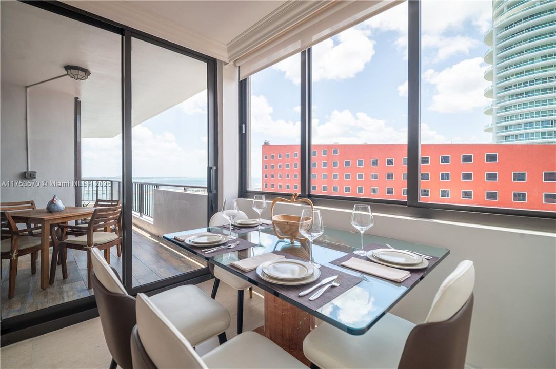 Vendido Recientemente: $1,199,000 (2 camas, 2 baños, 1895 Pies cuadrados)