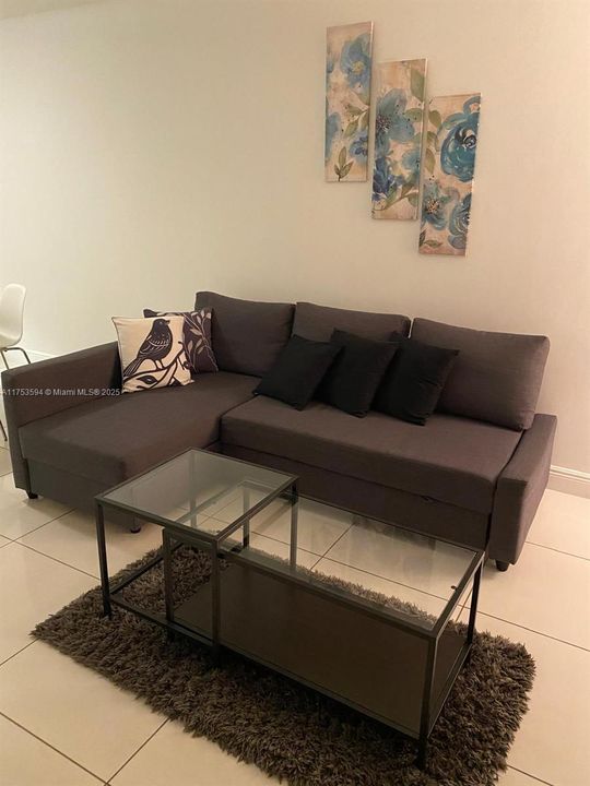 En Venta: $352,000 (1 camas, 1 baños, 825 Pies cuadrados)