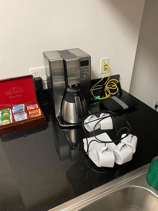 En Venta: $352,000 (1 camas, 1 baños, 825 Pies cuadrados)