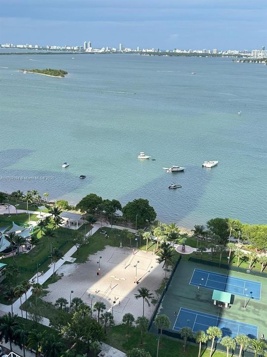 En Venta: $352,000 (1 camas, 1 baños, 825 Pies cuadrados)