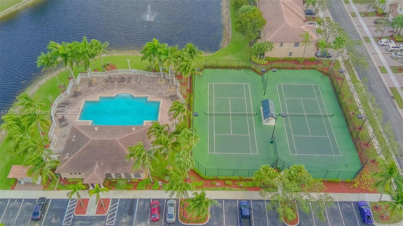 На продажу: $520,000 (4 спален, 3 ванн, 1815 Квадратных фут)