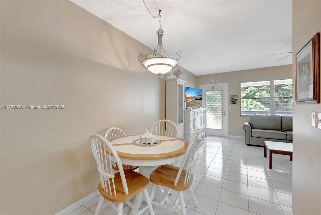 Недавно продано: $88,500 (1 спален, 1 ванн, 585 Квадратных фут)