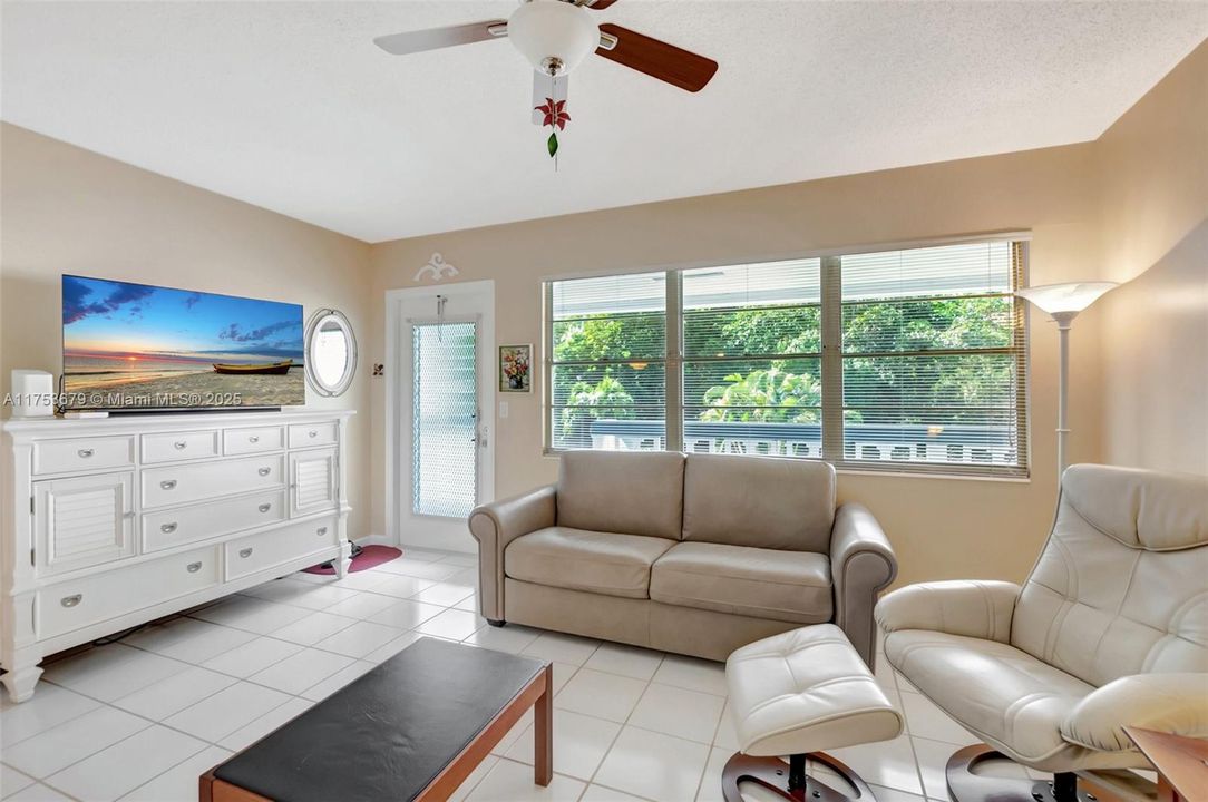 Недавно продано: $88,500 (1 спален, 1 ванн, 585 Квадратных фут)