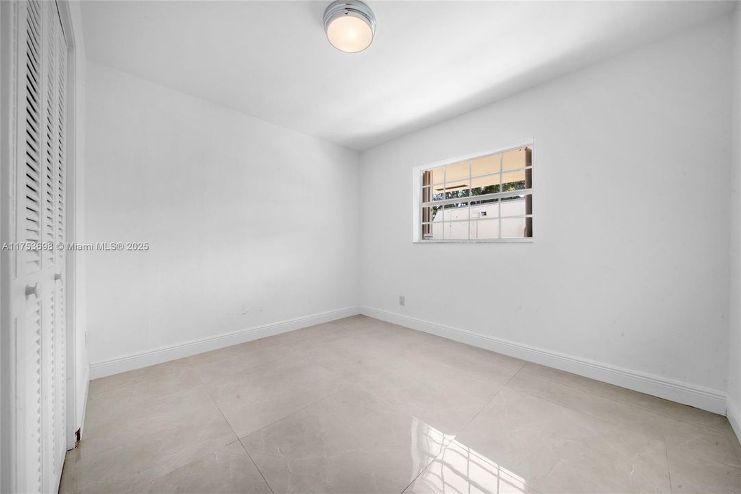 Под контрактом: $294,999 (2 спален, 2 ванн, 1240 Квадратных фут)