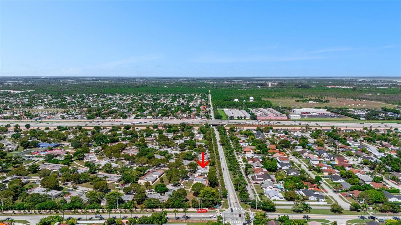 Под контрактом: $294,999 (2 спален, 2 ванн, 1240 Квадратных фут)