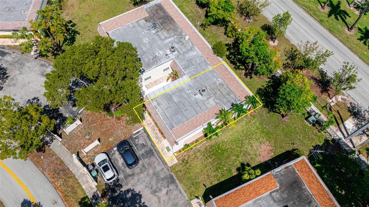 Под контрактом: $294,999 (2 спален, 2 ванн, 1240 Квадратных фут)