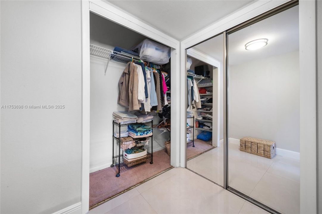 Под контрактом: $294,999 (2 спален, 2 ванн, 1240 Квадратных фут)