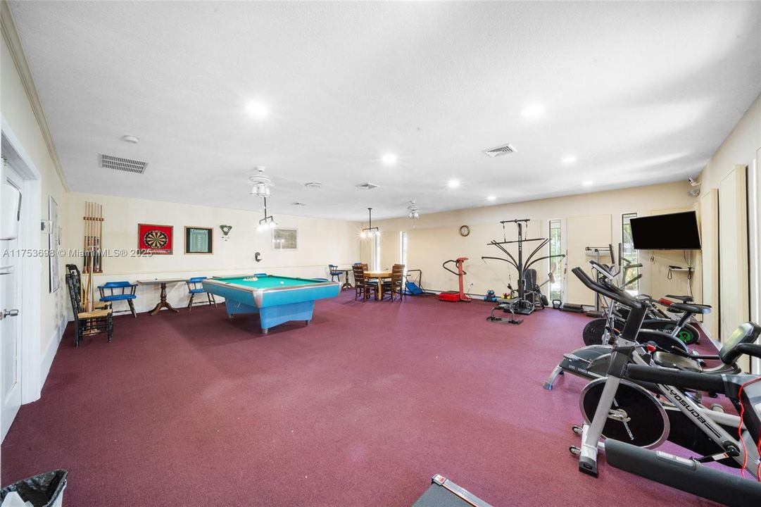 Под контрактом: $294,999 (2 спален, 2 ванн, 1240 Квадратных фут)