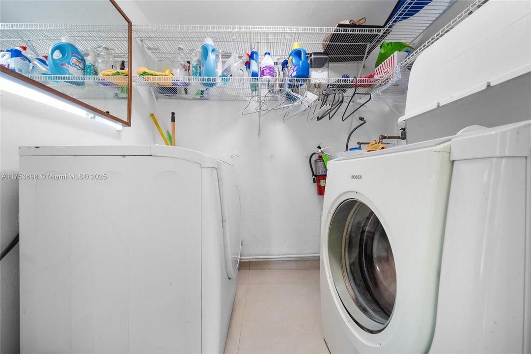 Под контрактом: $294,999 (2 спален, 2 ванн, 1240 Квадратных фут)