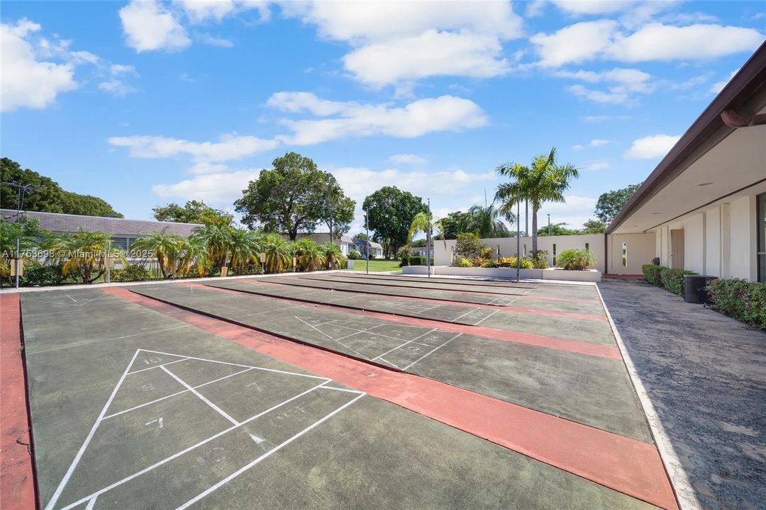 Под контрактом: $294,999 (2 спален, 2 ванн, 1240 Квадратных фут)