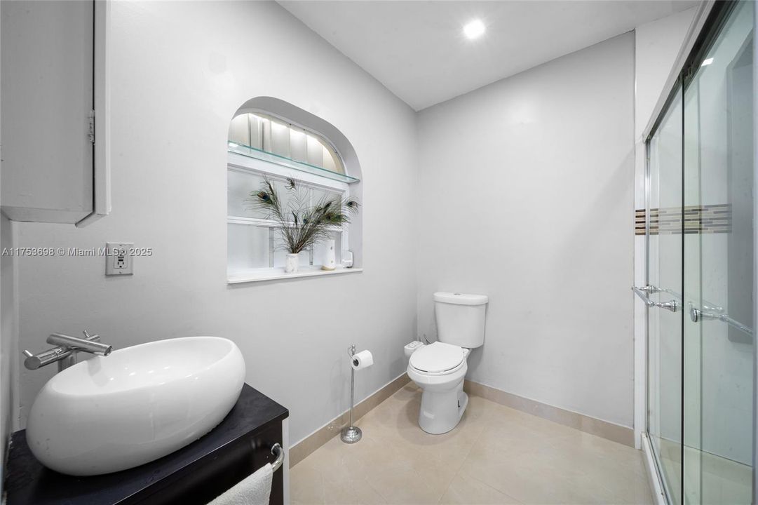 Под контрактом: $294,999 (2 спален, 2 ванн, 1240 Квадратных фут)