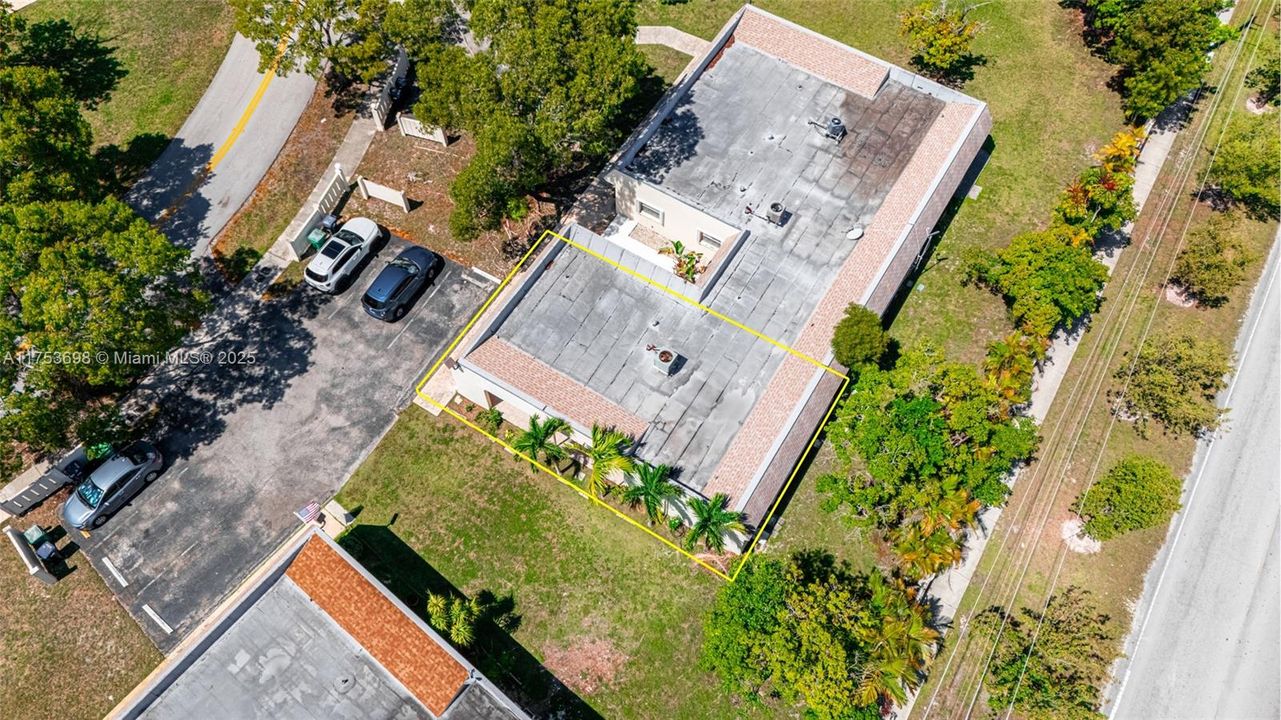 Под контрактом: $294,999 (2 спален, 2 ванн, 1240 Квадратных фут)