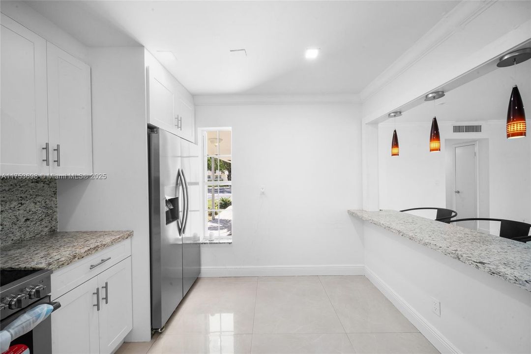 Под контрактом: $294,999 (2 спален, 2 ванн, 1240 Квадратных фут)