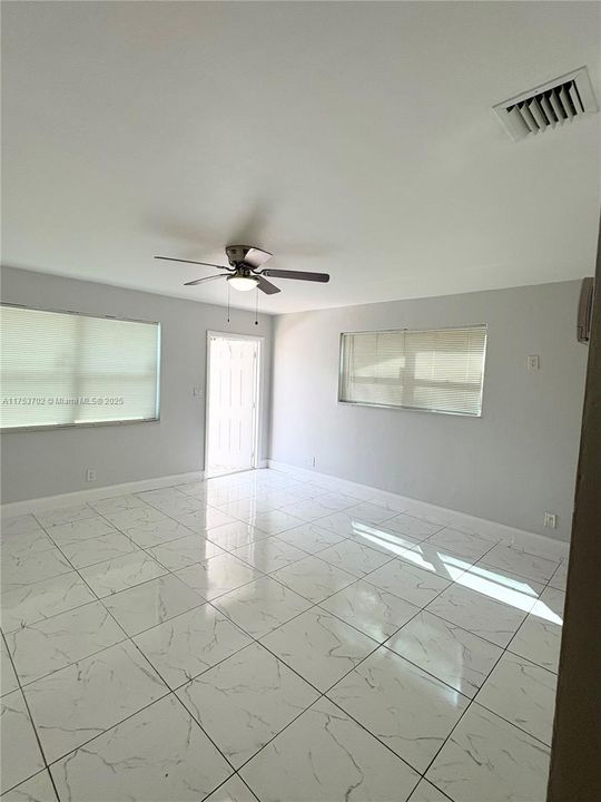 最近租的: $1,895 (2 贝兹, 1 浴室, 779 平方英尺)